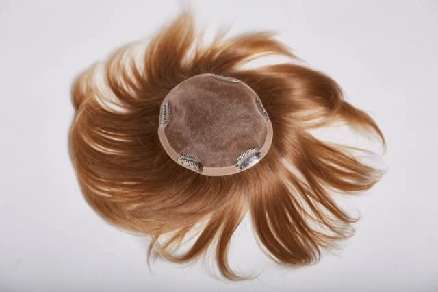 Jak zagęścić włosy damskie? Najlepsze metody i naturalne sposoby