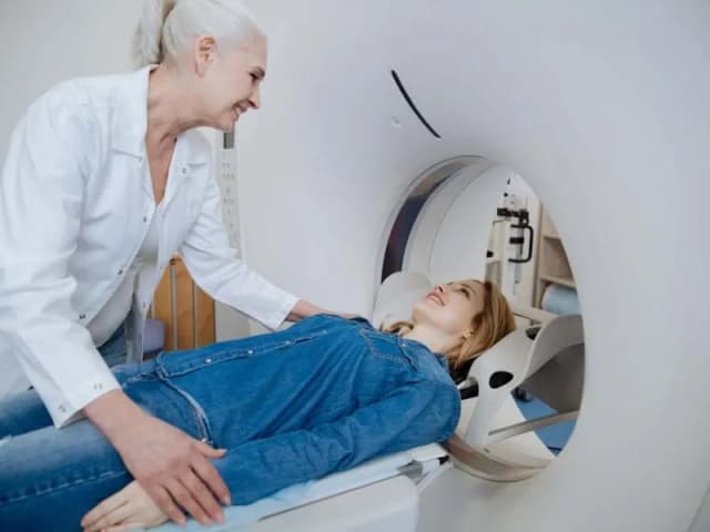 Jak się ubrać na rezonans kręgosłupa: 8 kluczowych wskazówek