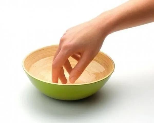 Miseczka do manicure - jakie ma zastosowanie i jak poprawia pielęgnację?