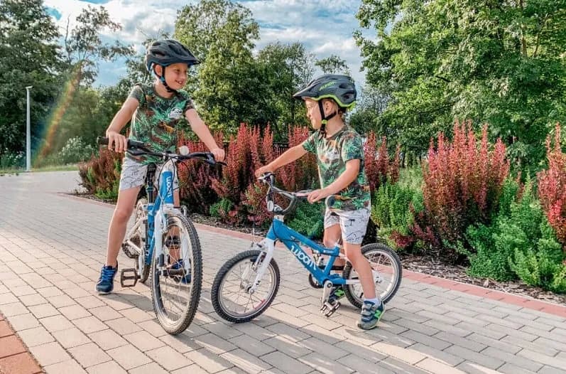 Jak dobrać kask dla dziecka: 10 kluczowych wskazówek dla rodziców