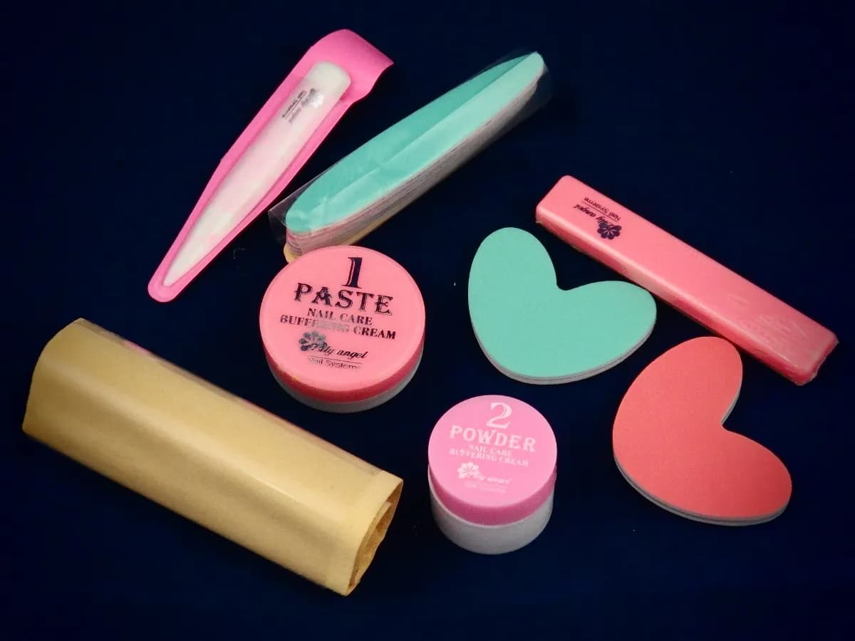 Gdzie kupić manicure japoński? Najlepsze miejsca i zestawy do wyboru