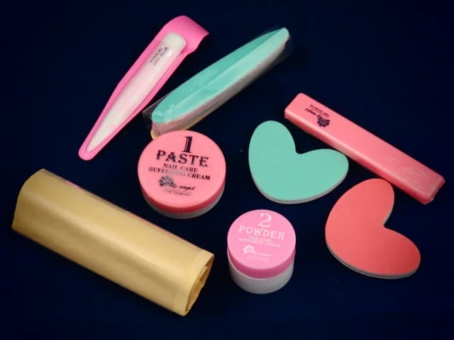 Gdzie kupić manicure japoński? Najlepsze miejsca i zestawy do wyboru