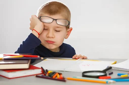 Jak pracować z dzieckiem dyslektycznym w domu: 10 skutecznych metod