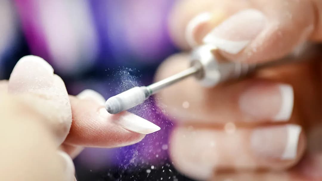 Jaką frezarkę do manicure i pedicure wybrać, aby uniknąć problemów?