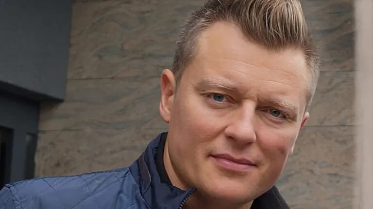 Ile lat ma Rafał Brzozowski? Zaskakujący wiek piosenkarza